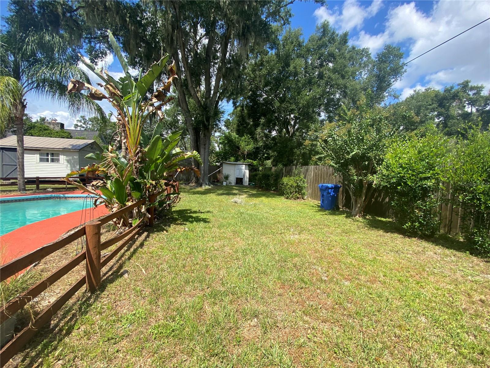 LARGE YARD BEHIND POOL