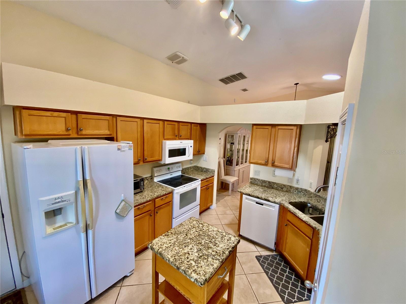 UNDER CABINET LIGHTING