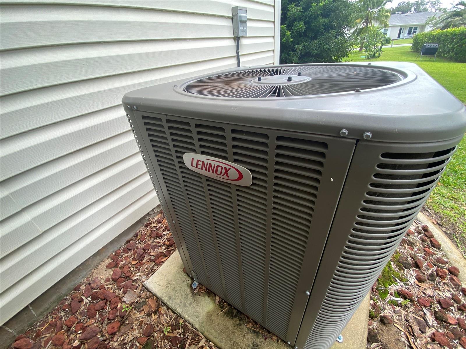 LENNOX AIR CONDITIONER