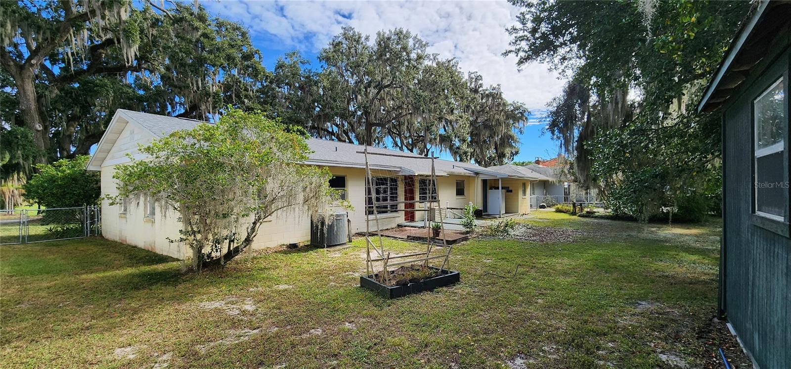 Exterior rear & side