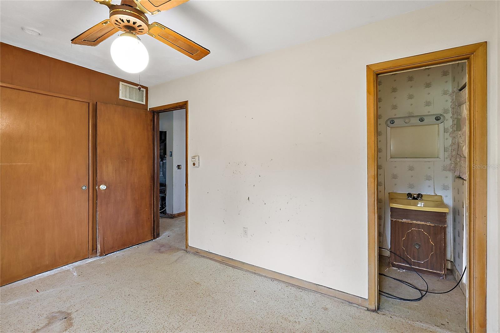 primary bedroom's half bath