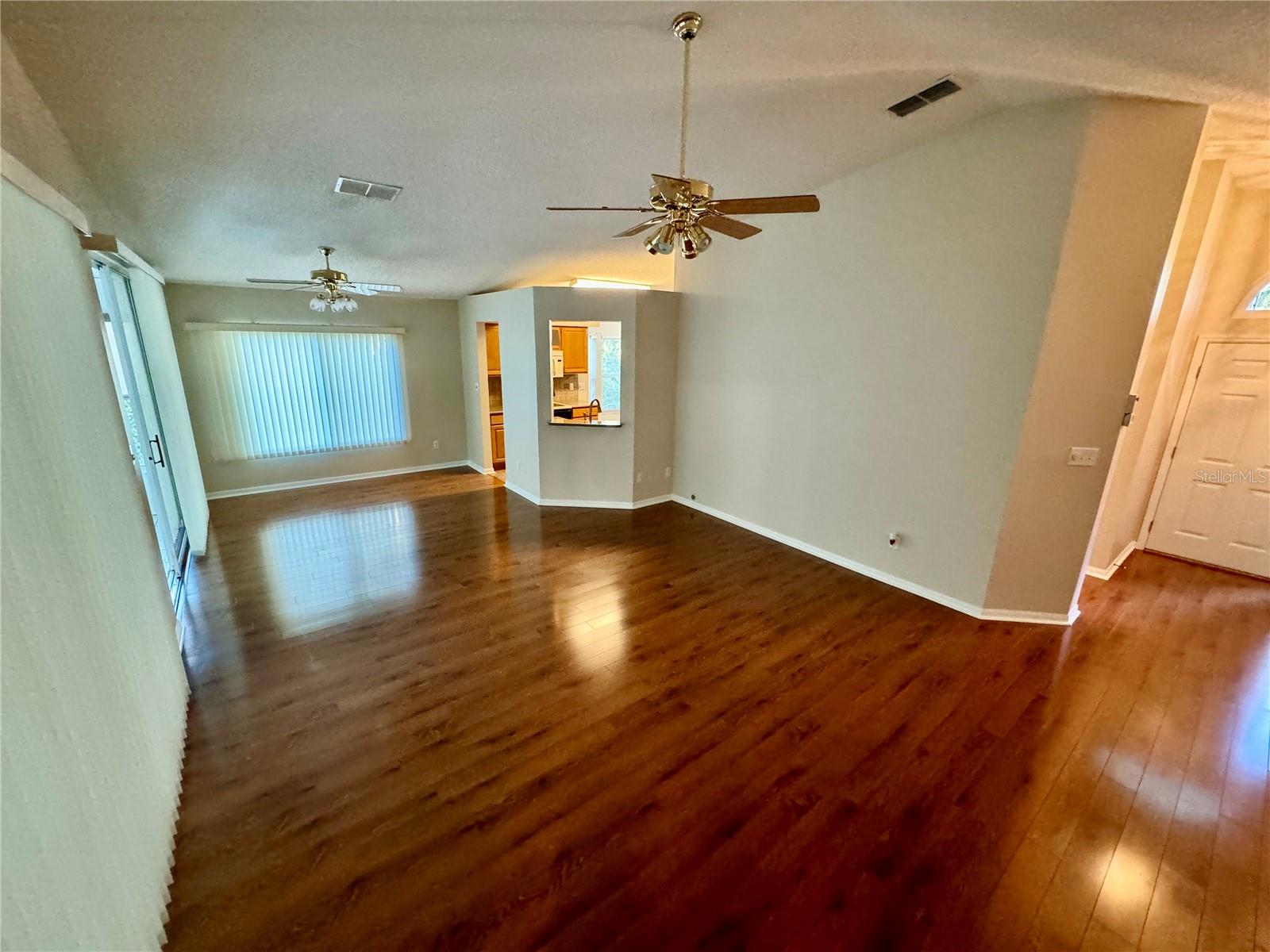 MORE LIVING/DINING ROOM VIEWS