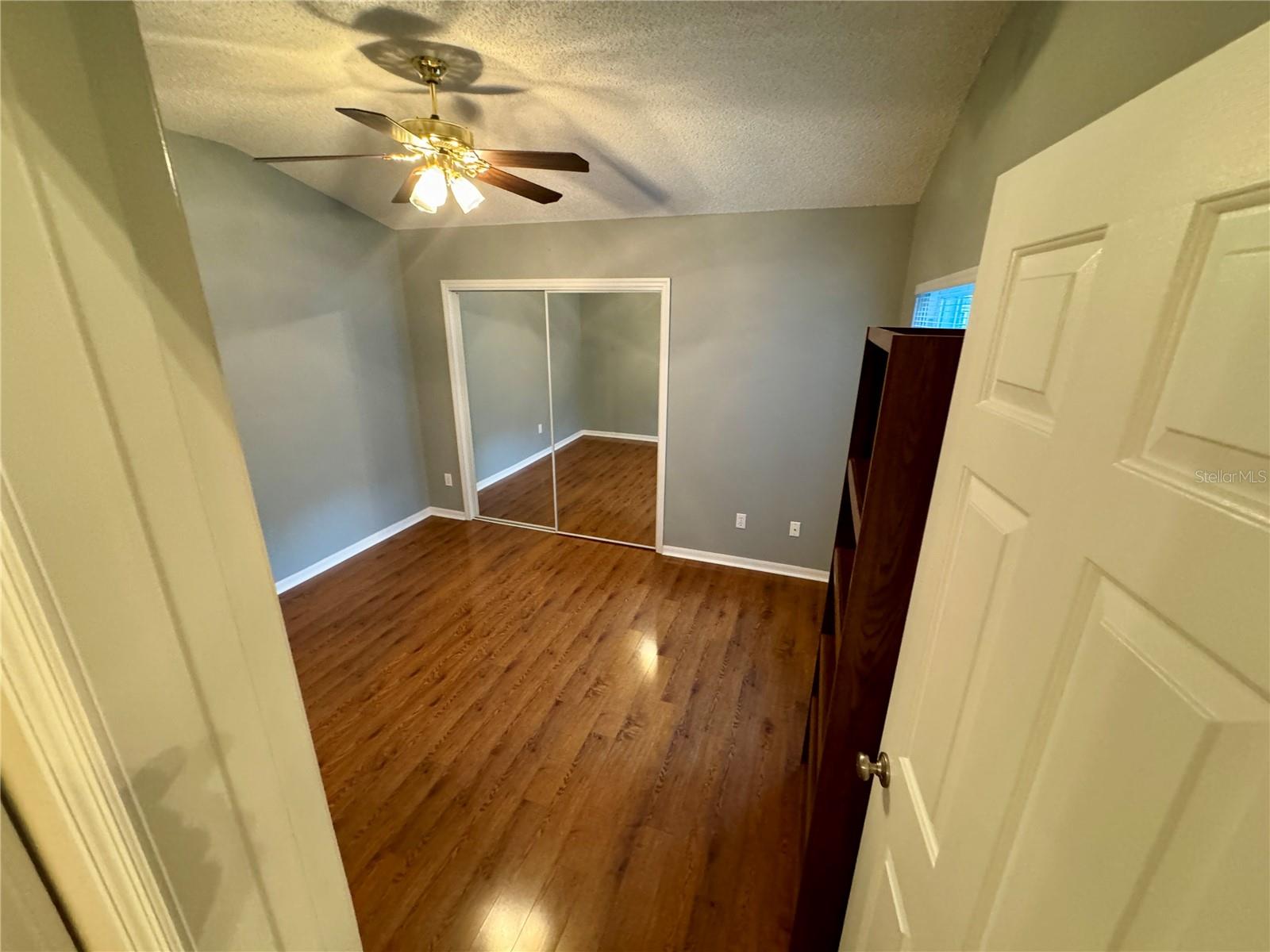 COMFORTABLE GUEST BEDROOM