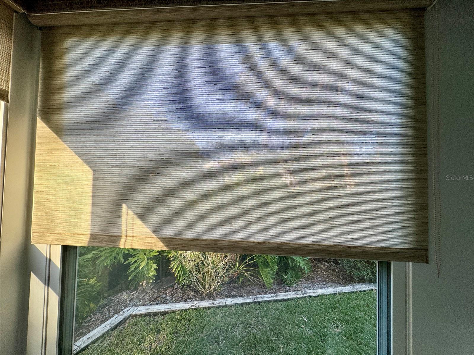 CUSTOM WINDOW SHADES IN LANAI