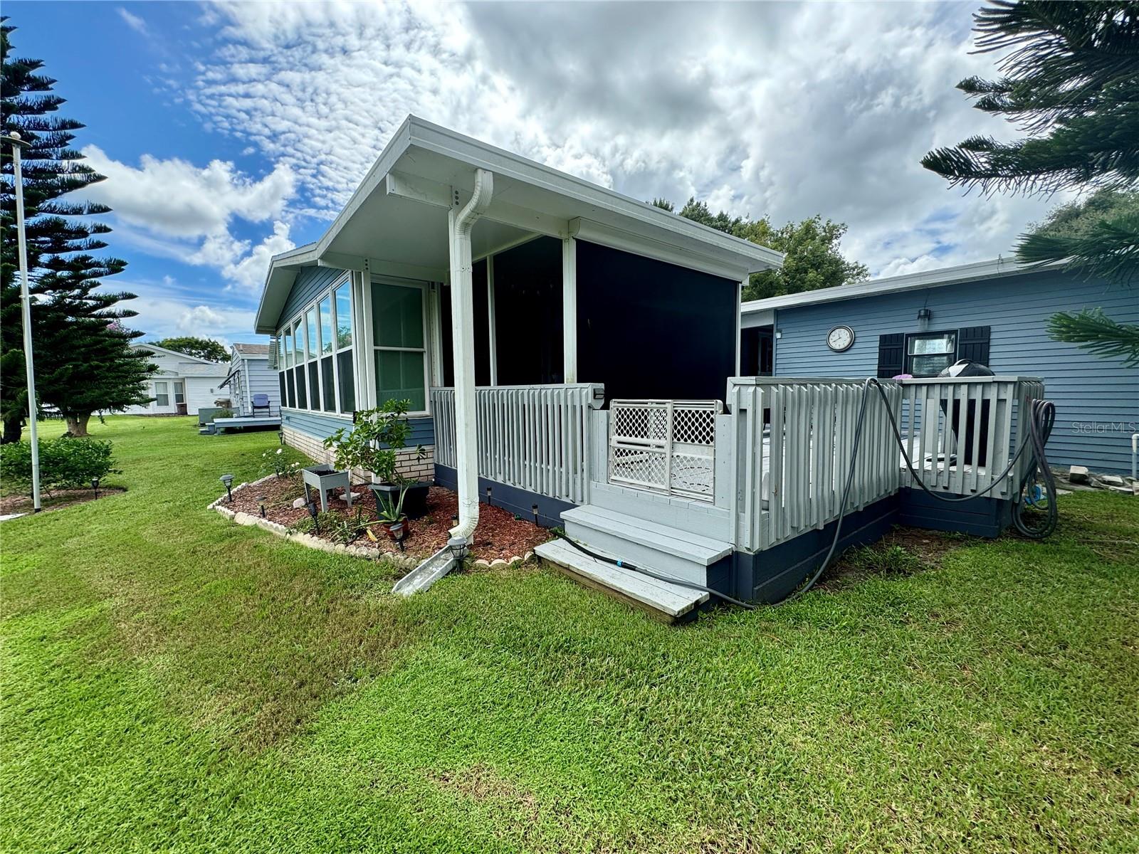 SCREENED DECK/OPEN DECK