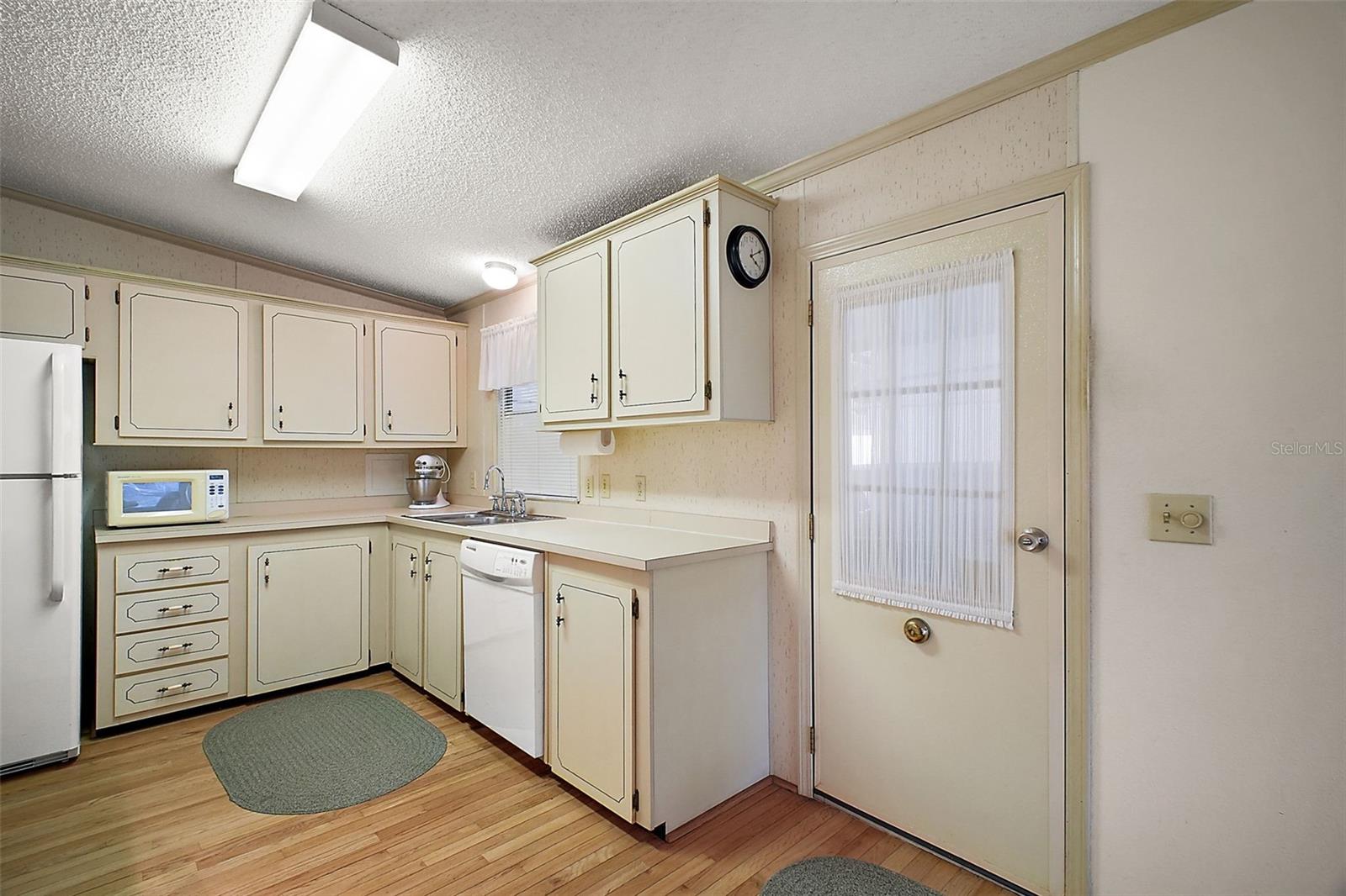LARGE KITCHEN WITH LOTS OF COUNTER SPACE