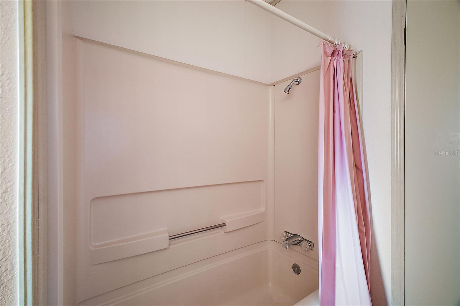 BATHTUB SHOWER COMBO