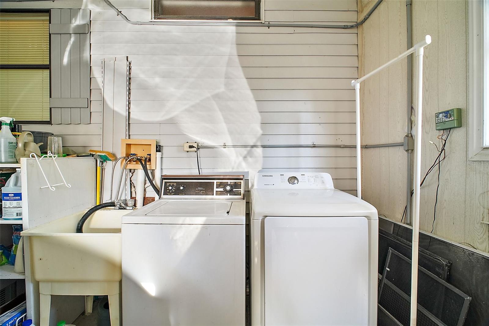 WASHER/DRYER IN GARAGE