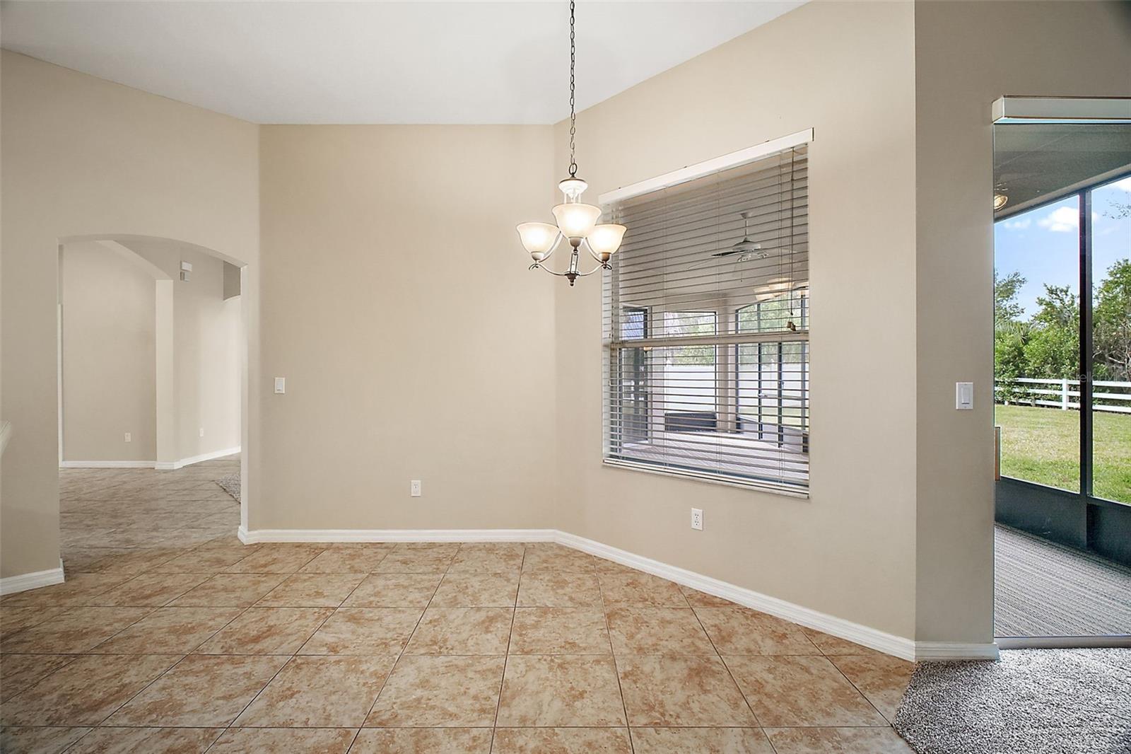eat in kitchen area/dinette
