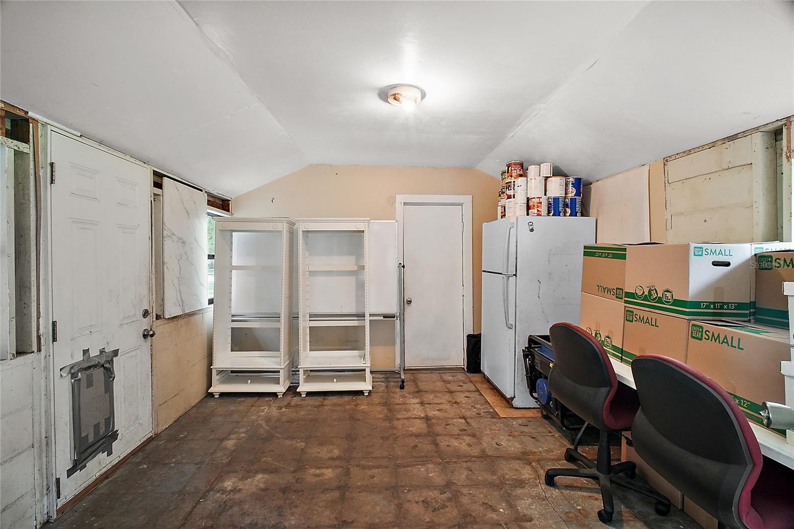 bonus / flex room ' laundry to the rear
