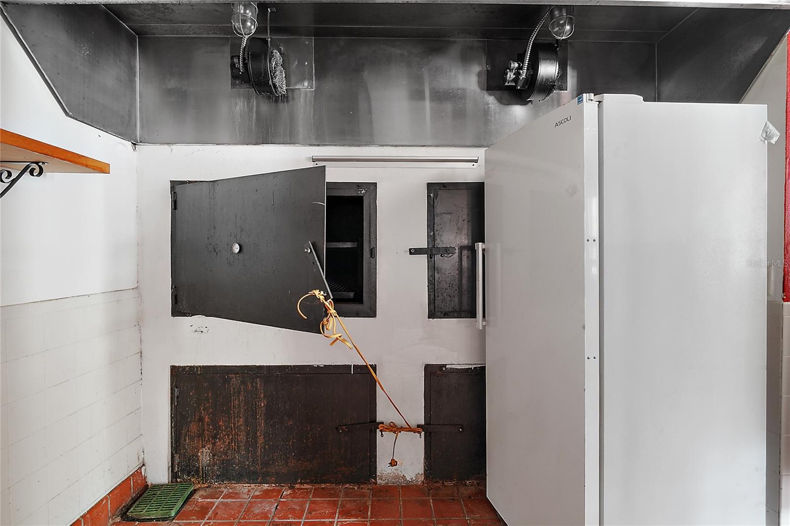 Built in Smoker for BBQ +
