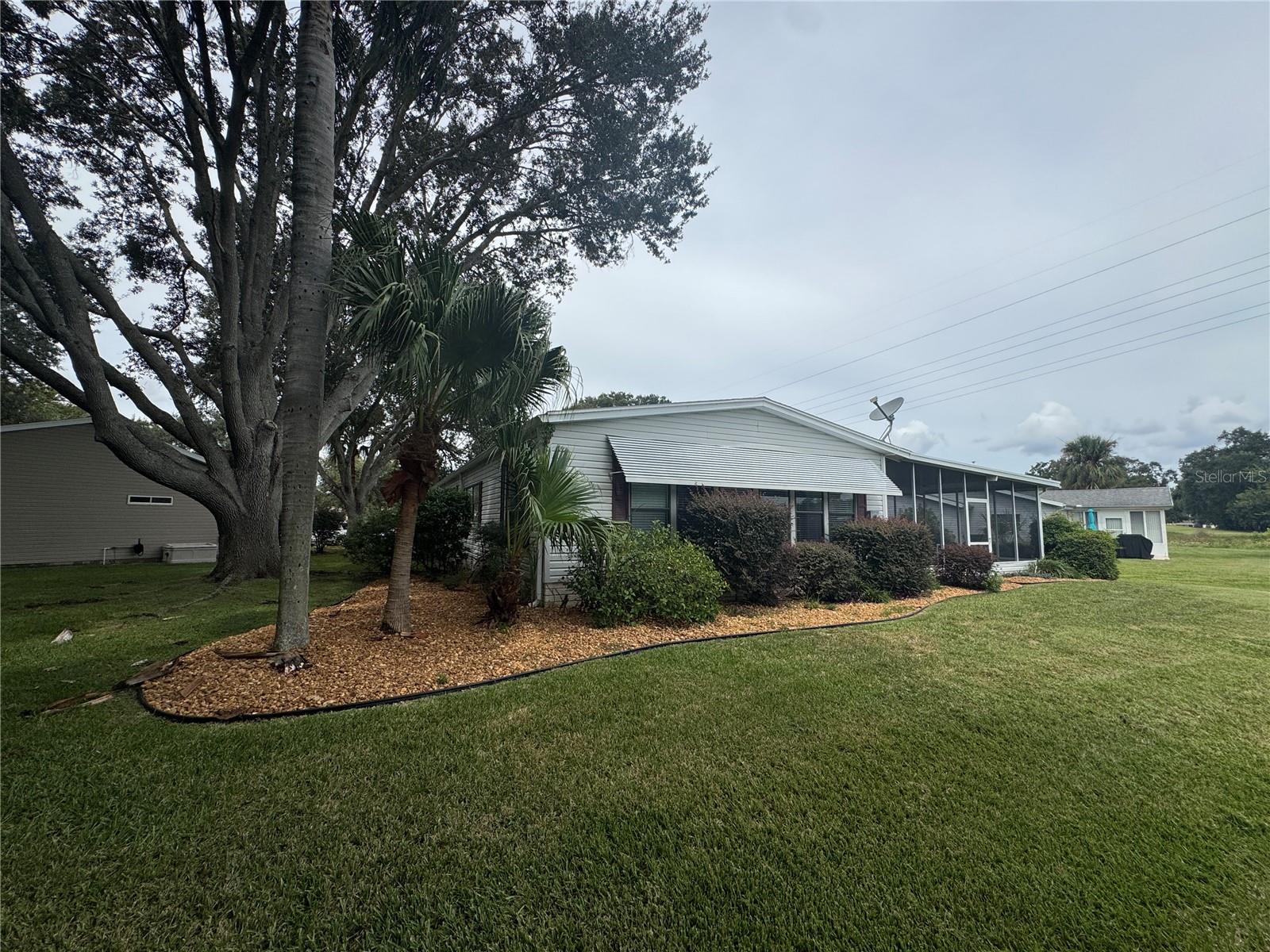 EXTERIOR REAR VIEWS