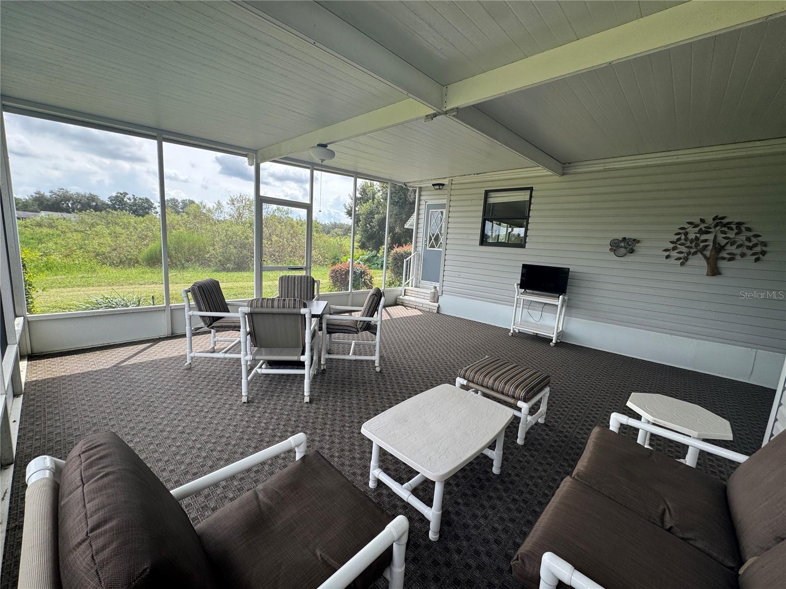 LARGE SCREENED IN ROOM
