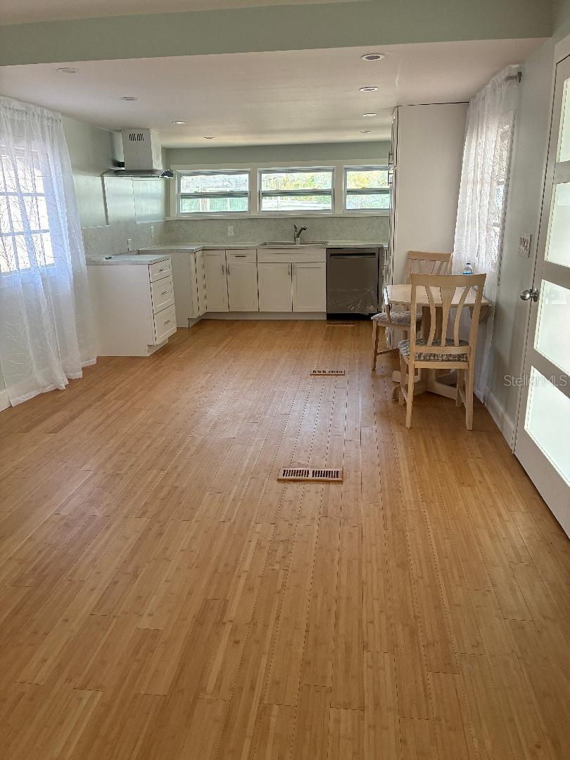 Upgraded Kitchen & Dining area