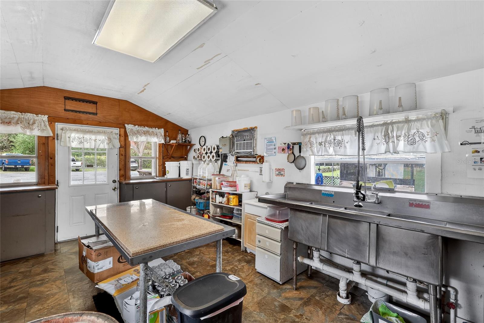 Detached Commercial Kitchen