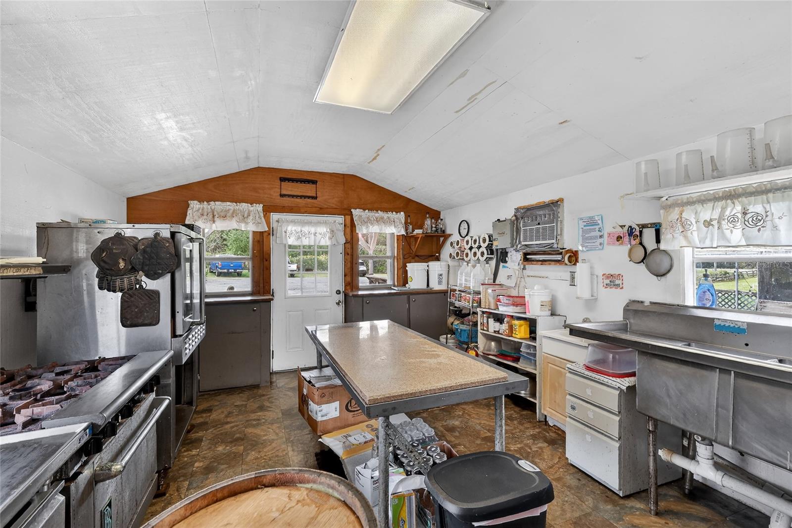 Detached Commercial Kitchen