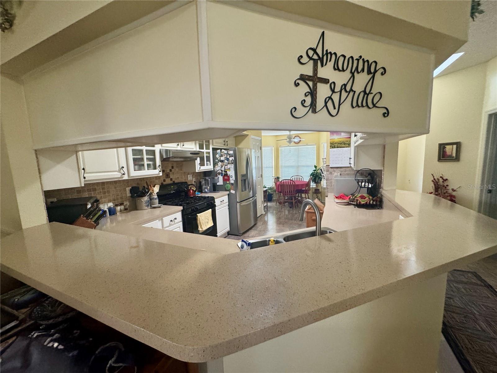 KITCHEN BREAKFAST BAR