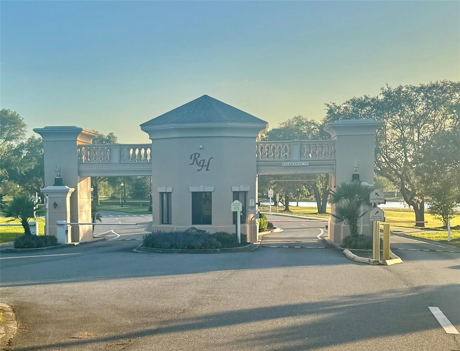 IMPRESSIVE ENTRANCE