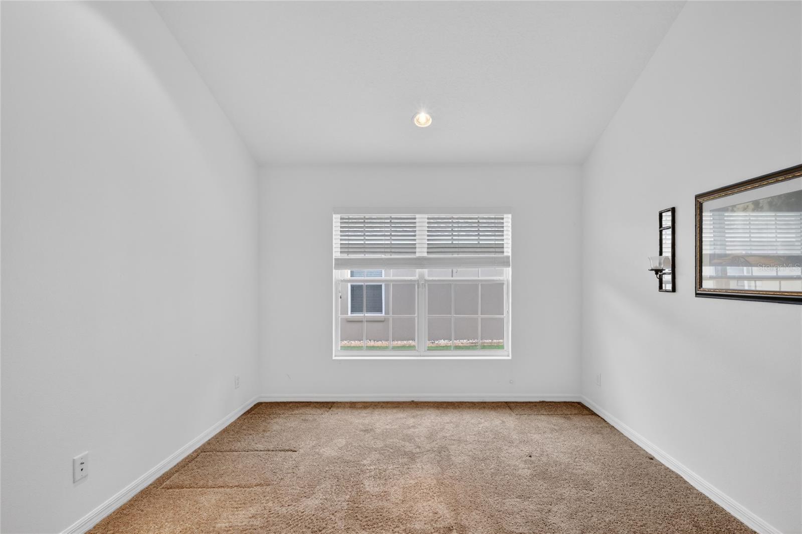 office (possible 3rd bed / guest bedroom)